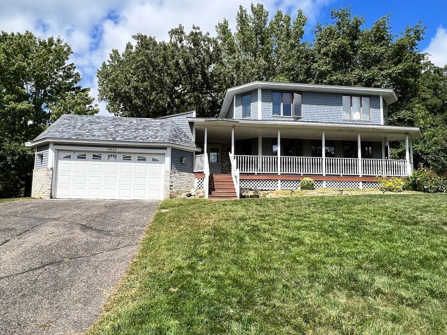 Lakeville House: 18892 Orchard Ct