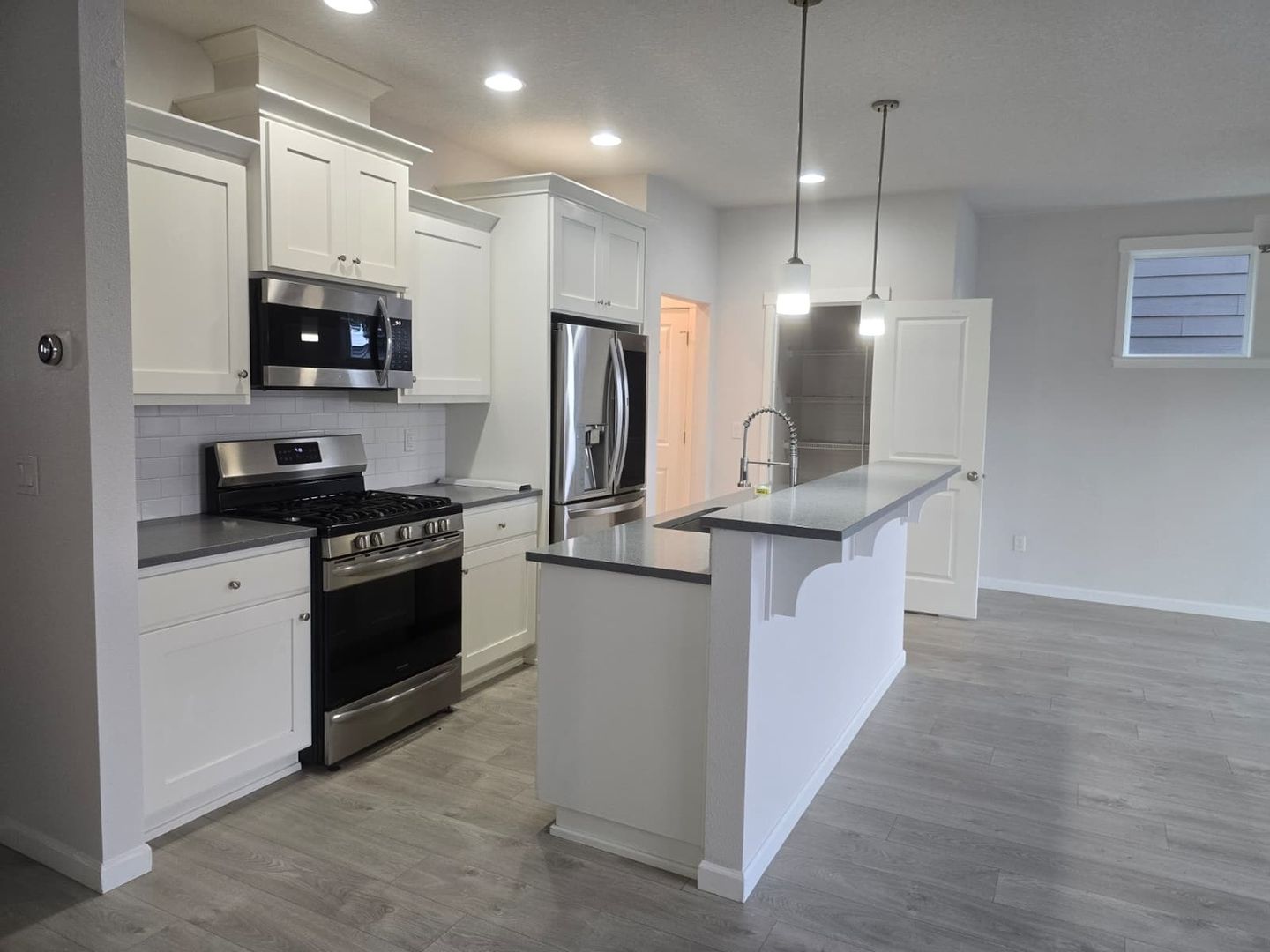 Cornelius House: 173 N 7th Ave