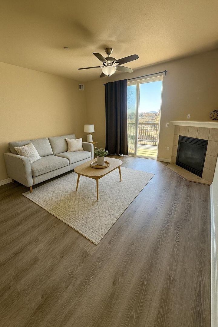 Englewood House: 7222 S Blackhawk St