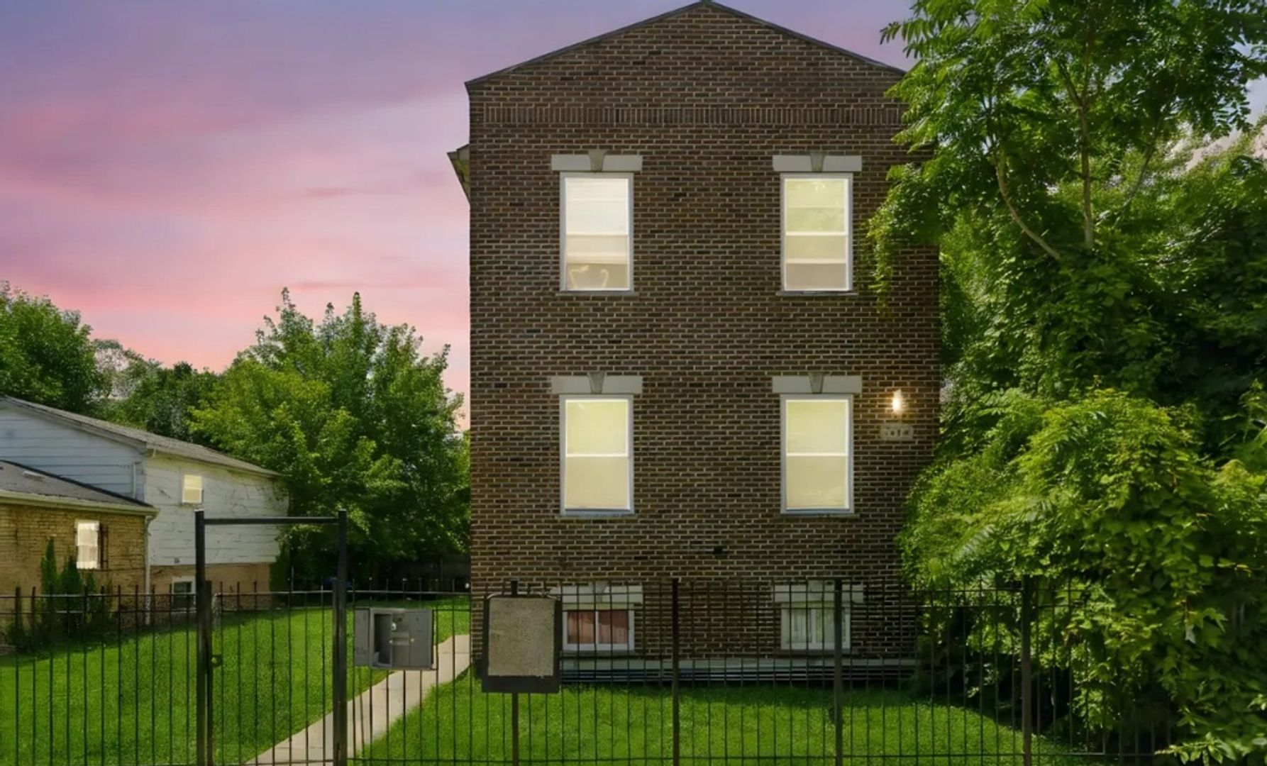 Chicago Townhome: 7808 S Greenwood Ave