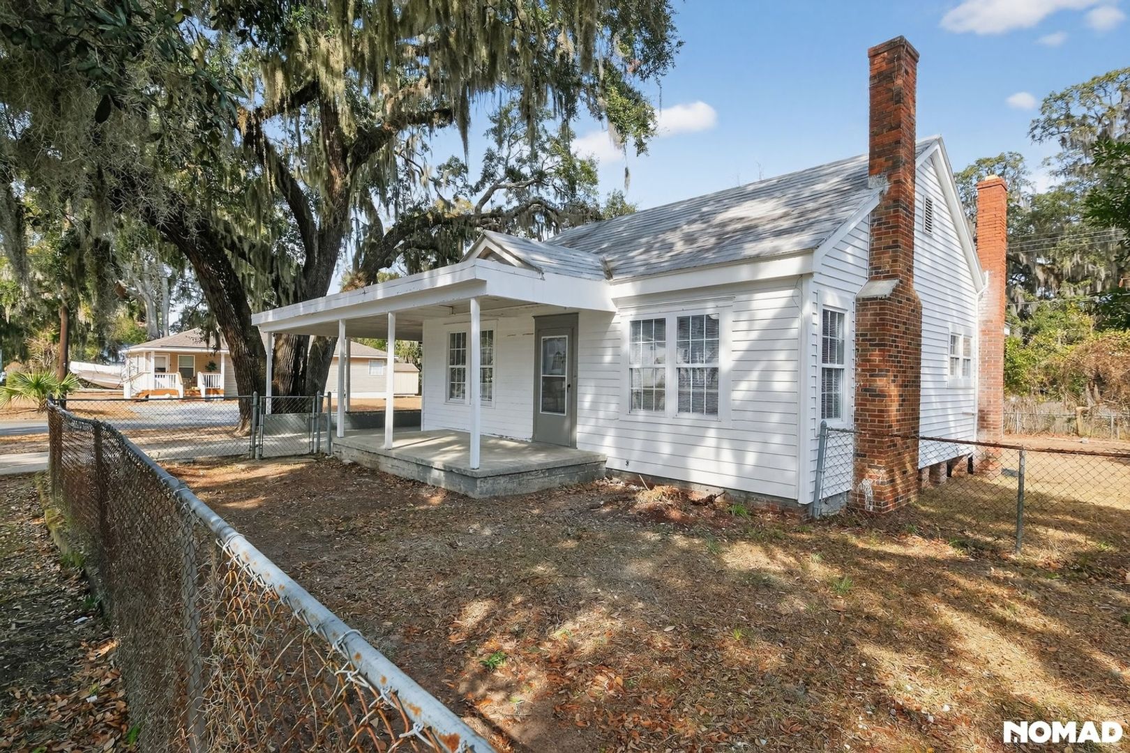 Savannah House: 2002 E 51st St