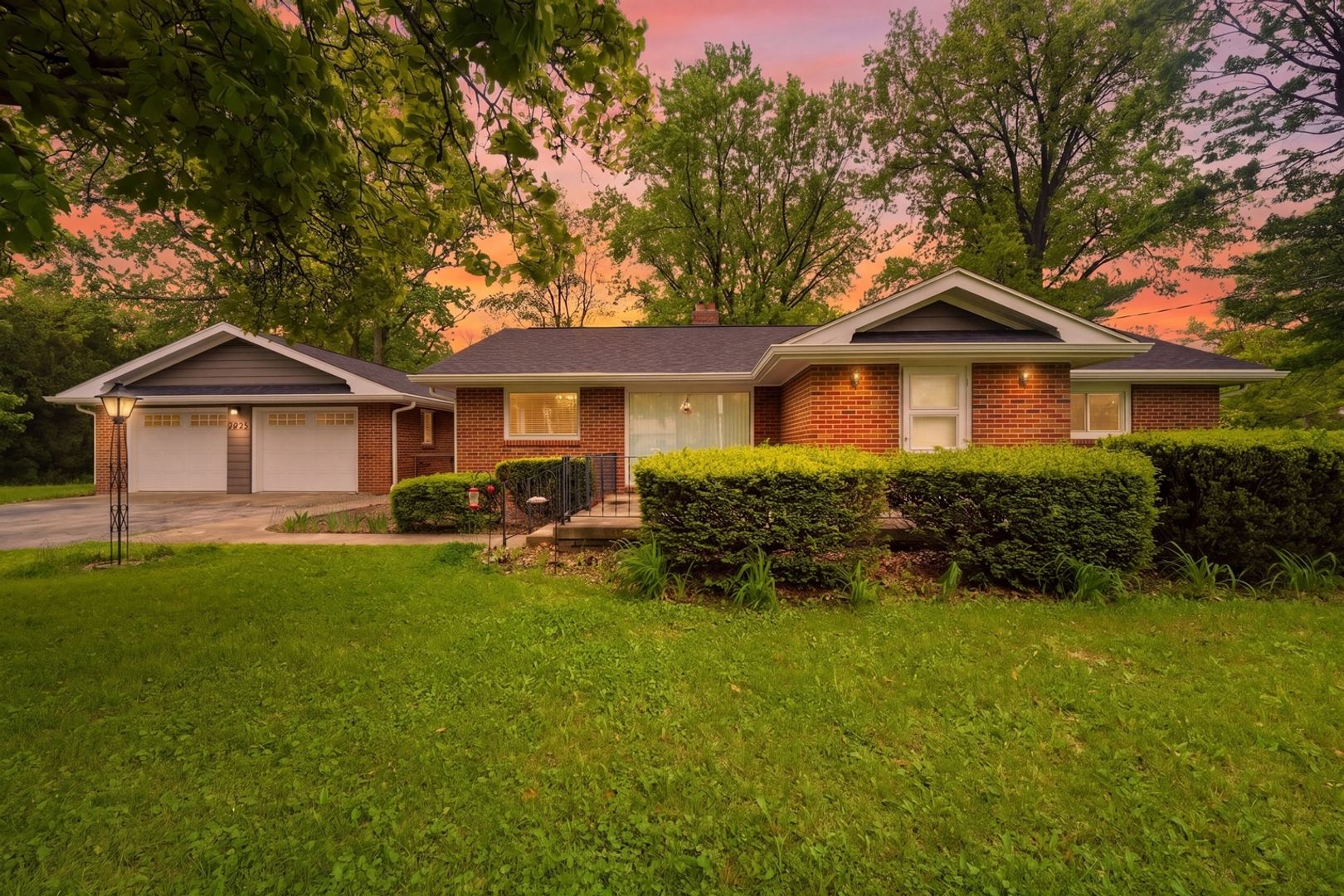 Lafayette House: 3233 Brady Ln