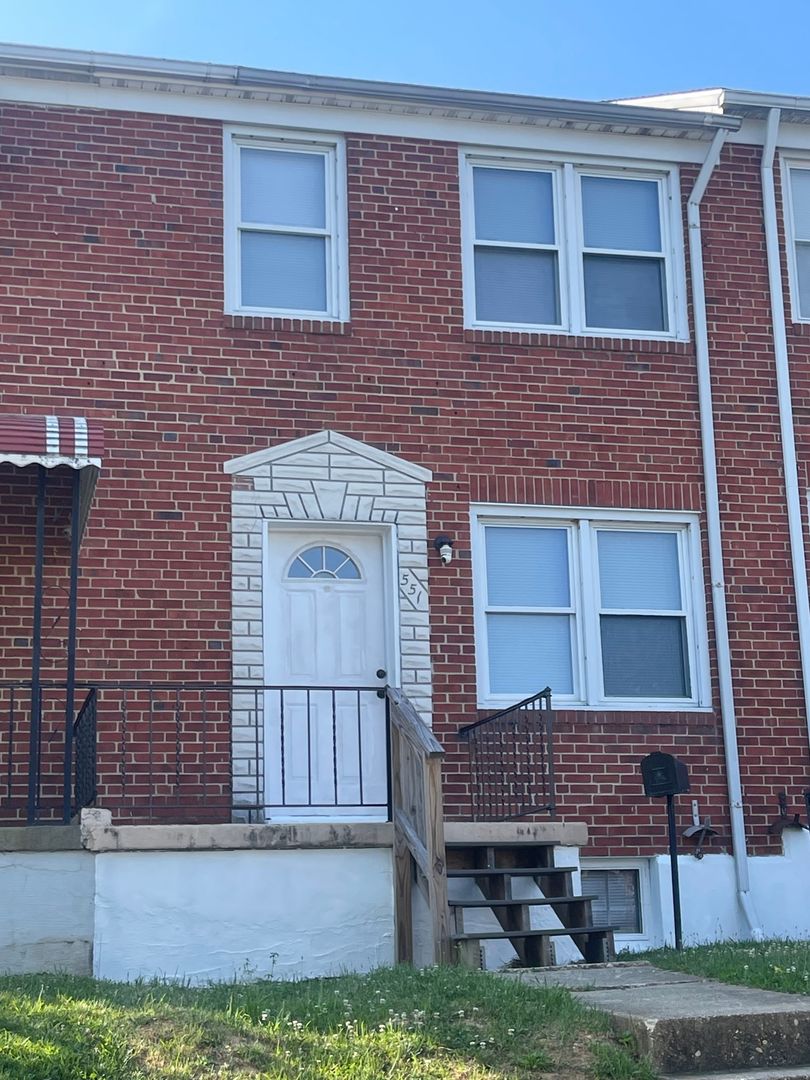 Essex House: 551 Welbrook Rd