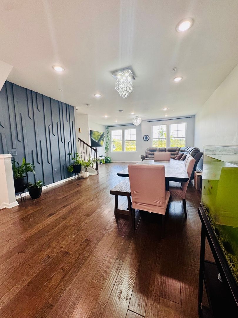 North Brunswick House: 310 S Dr