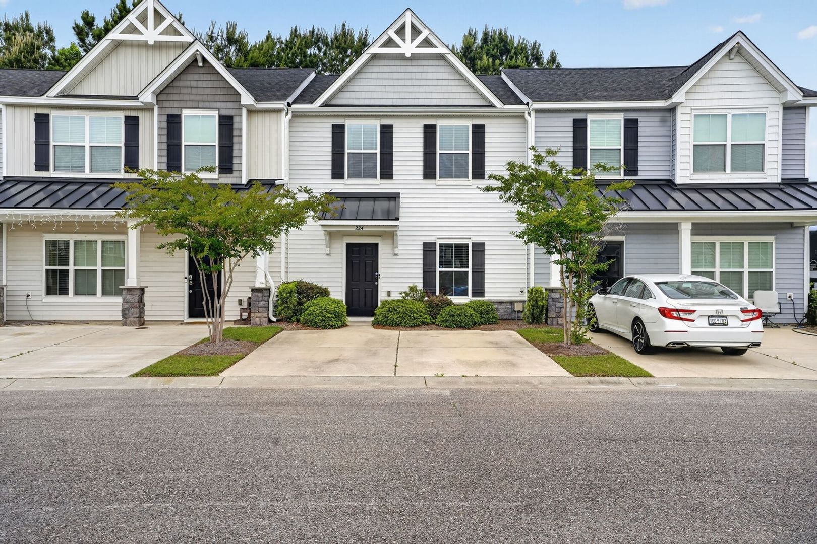 Goose Creek Townhome: 224 Swallowtail Ln