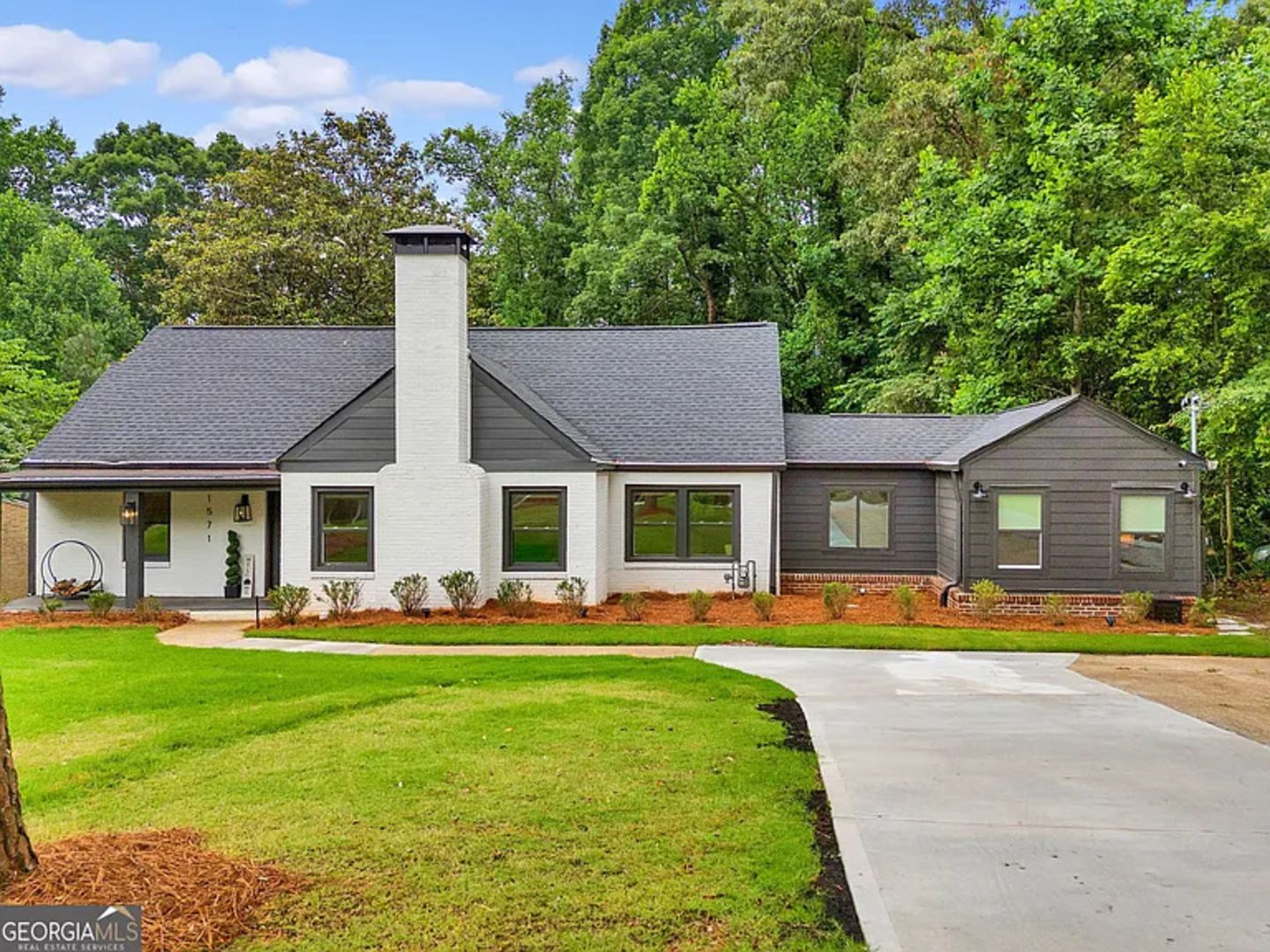 Atlanta House: 1571 Blvd Lorraine Sw
