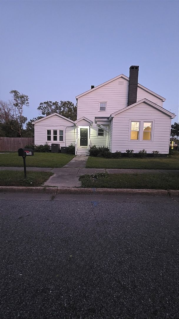 Mobile Townhome: 711 Marine St