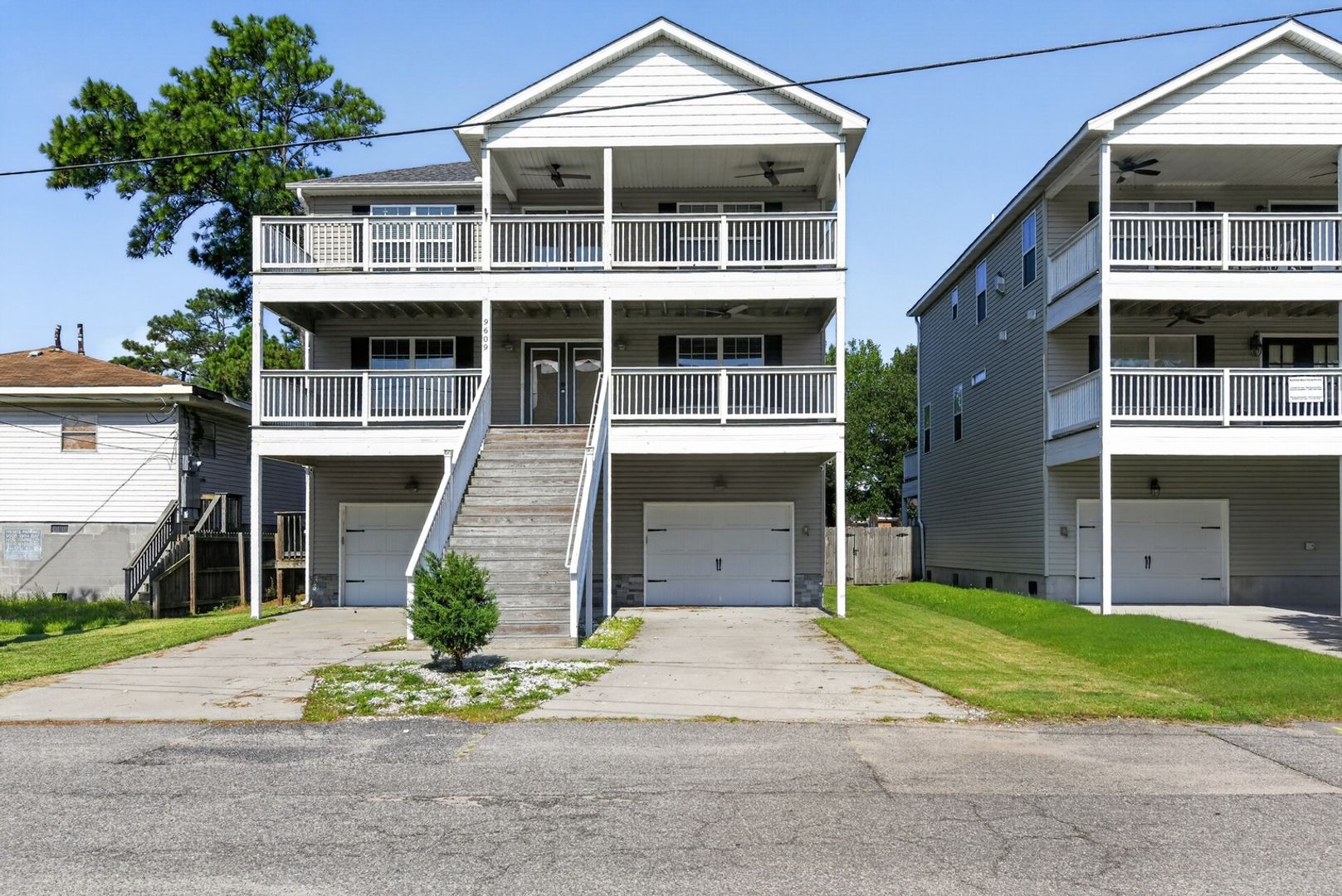Norfolk House: 9609 19 Bay St