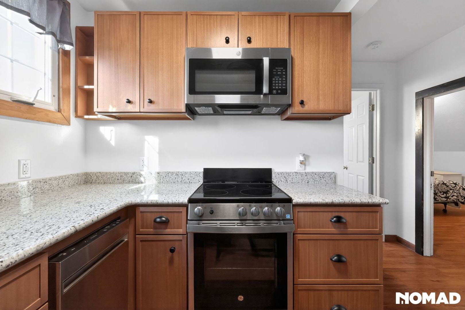 Newport Townhome: 21 Hall Ave