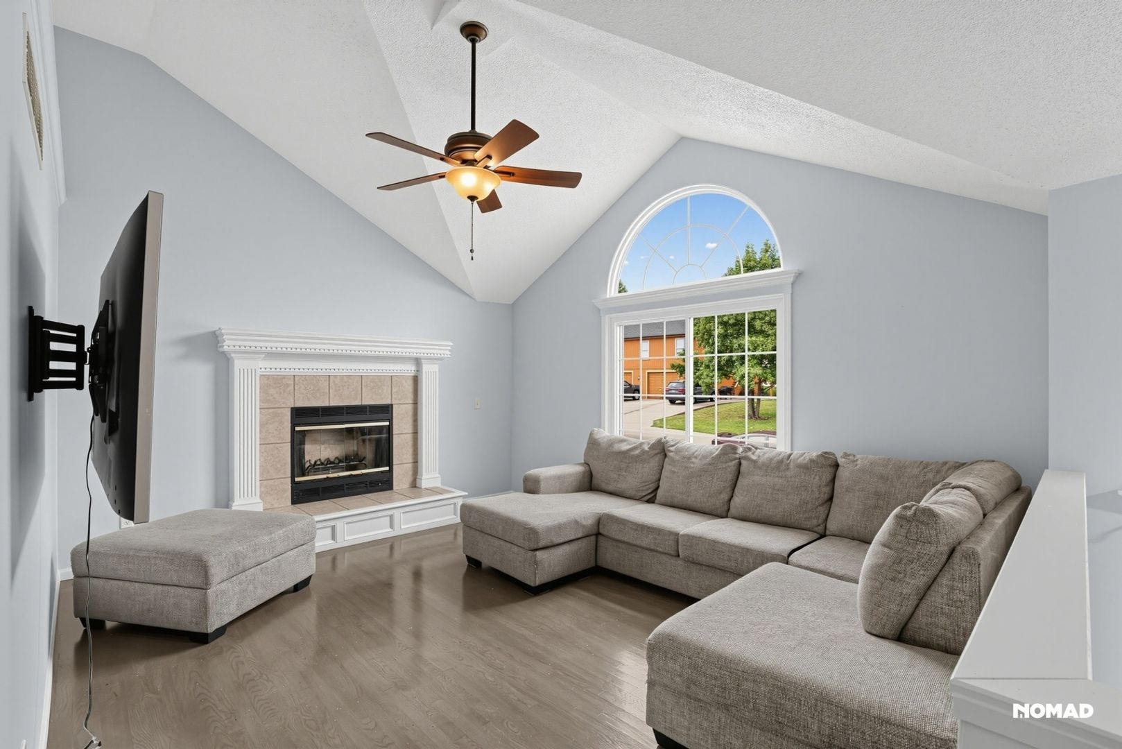 Belton House: 16403 Hinkle Ave