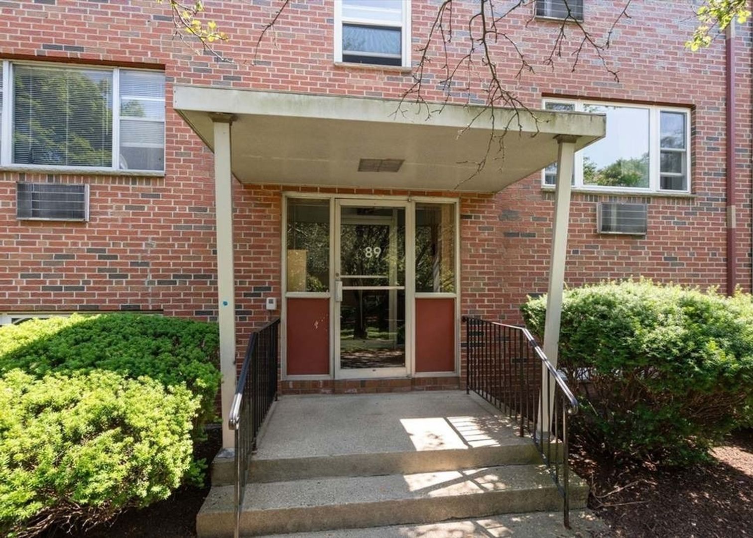 Newtonville Condo: 89 Walnut St