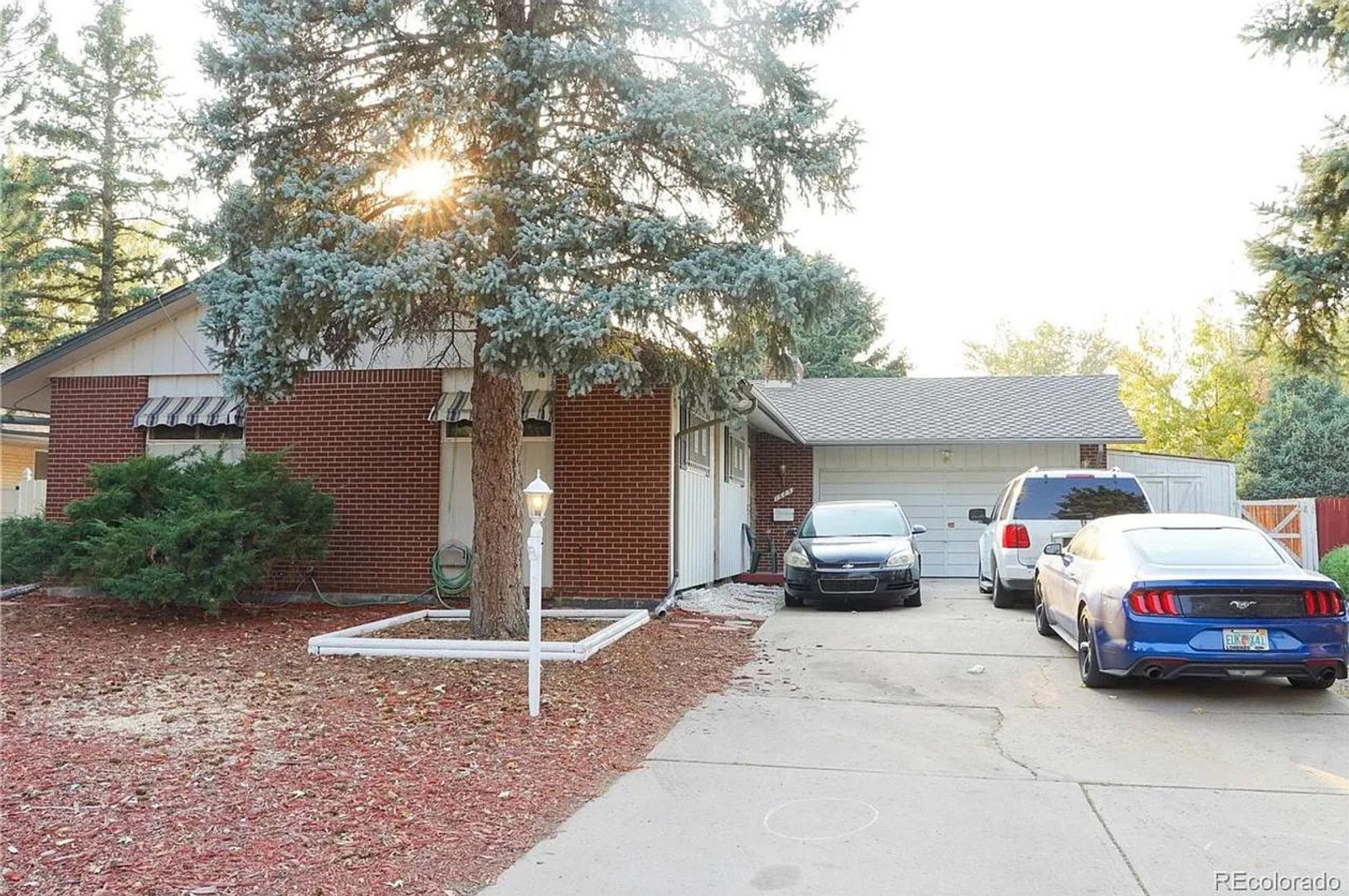 Aurora House: 1685 S Kenton Way