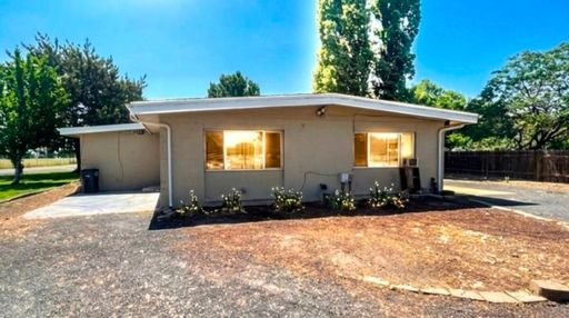 Charming 2BR Duplex in Moses Lake – photo 1