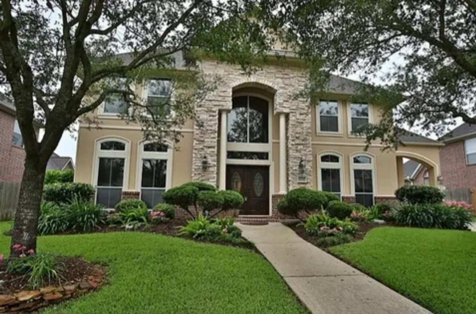 Spring House: 5714 Sunset Oak