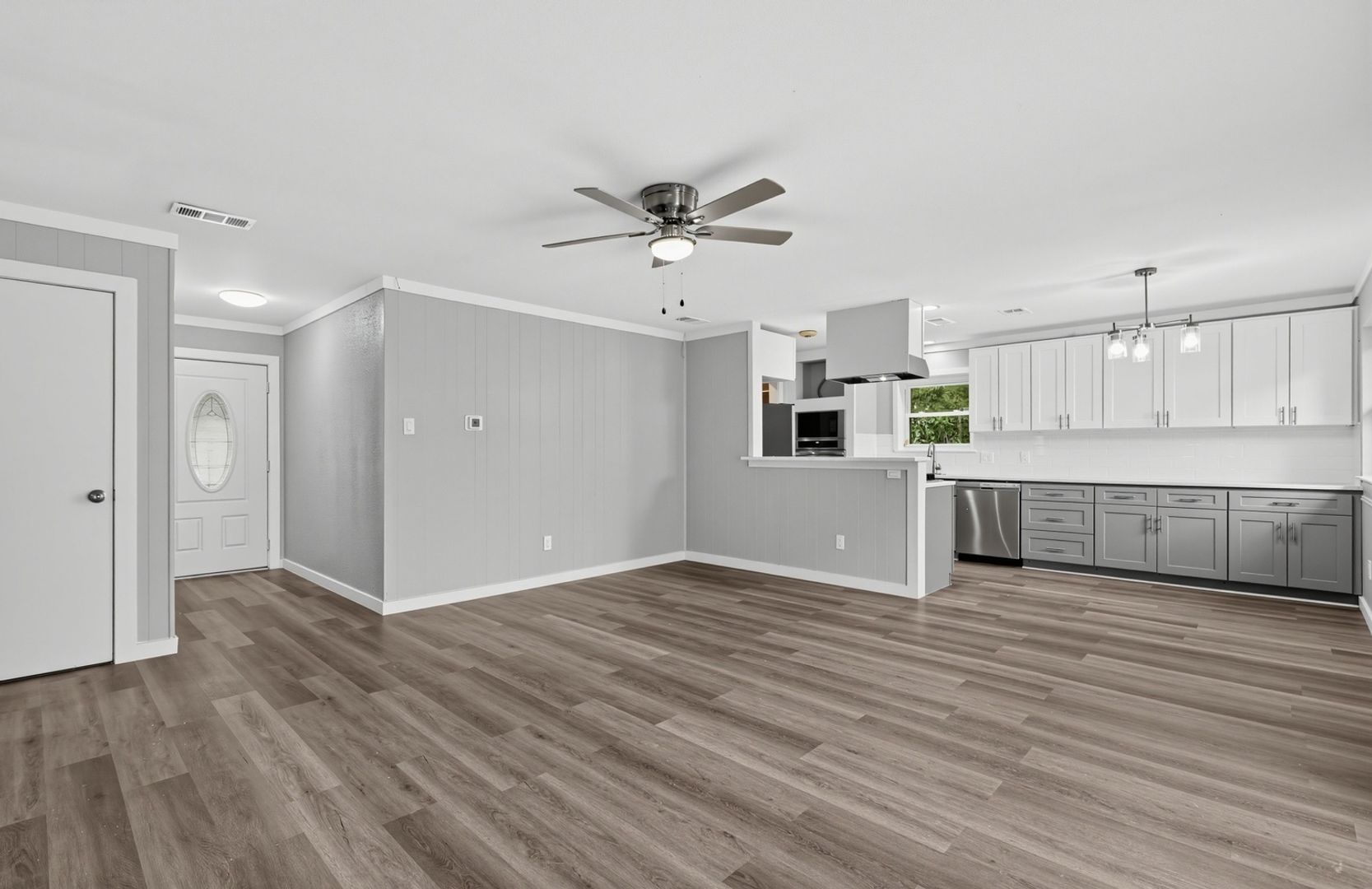 Bedford House: 1929 Schumac Ln
