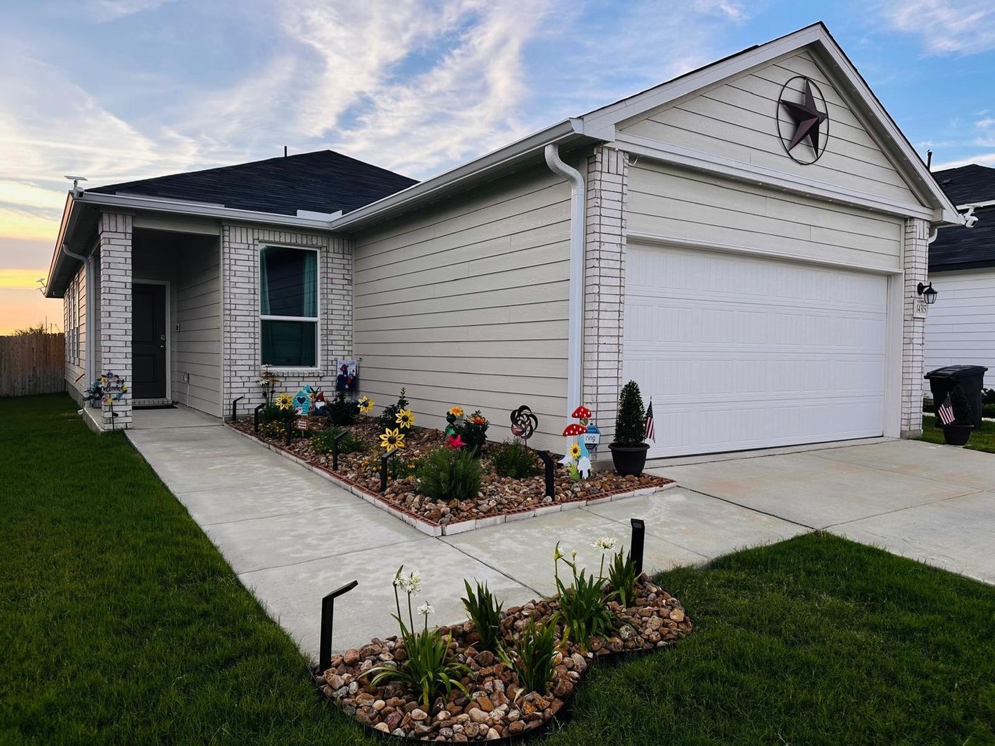 Elmendorf House: 14315 Calaveras Cv