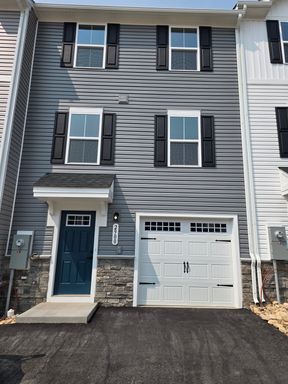 Brand-New 3BR/2.5BA Townhome w/ Finished Basement & Garage — 6 Mi to JMU – photo 1