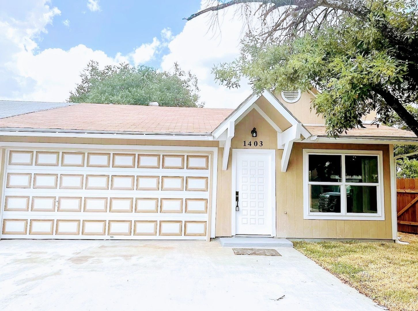 San Antonio Townhome: 1403 Churing Dr