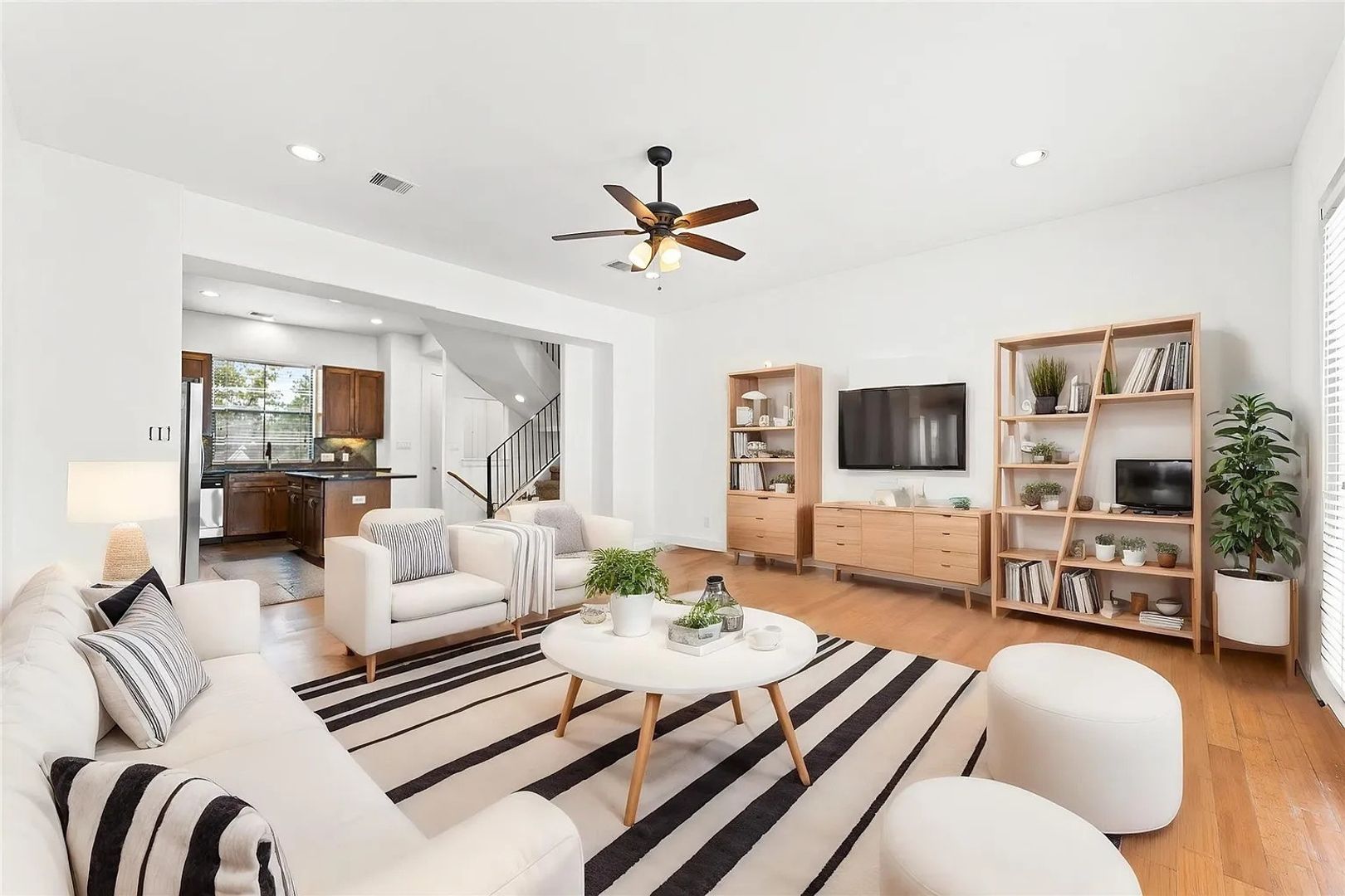 Houston Townhome: 2026 Tuam St