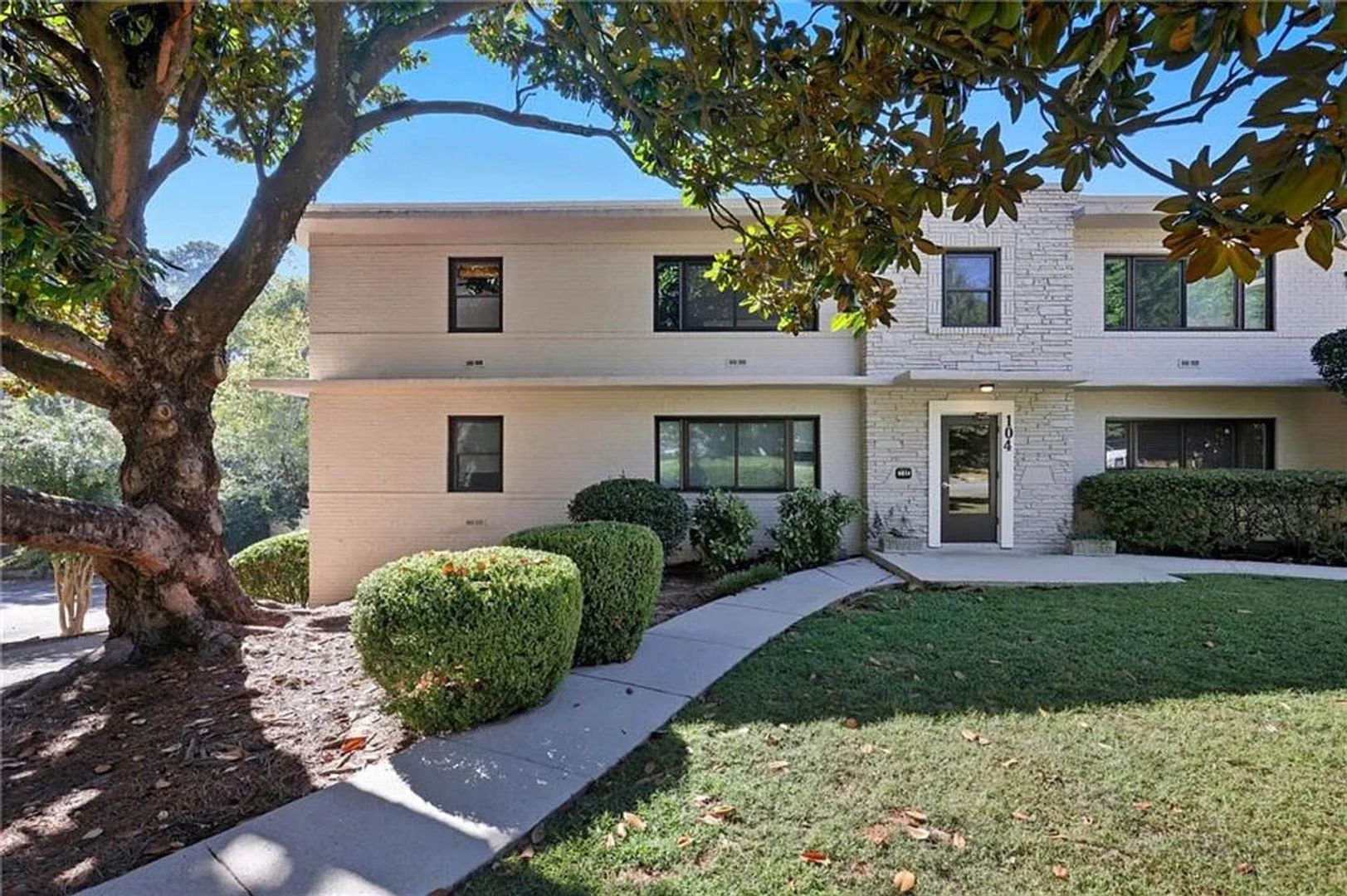 Atlanta House: 104 Ardmore Pl NW