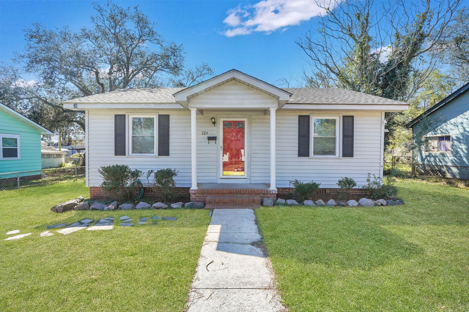 Savannah House: 2211 Hawthorne St