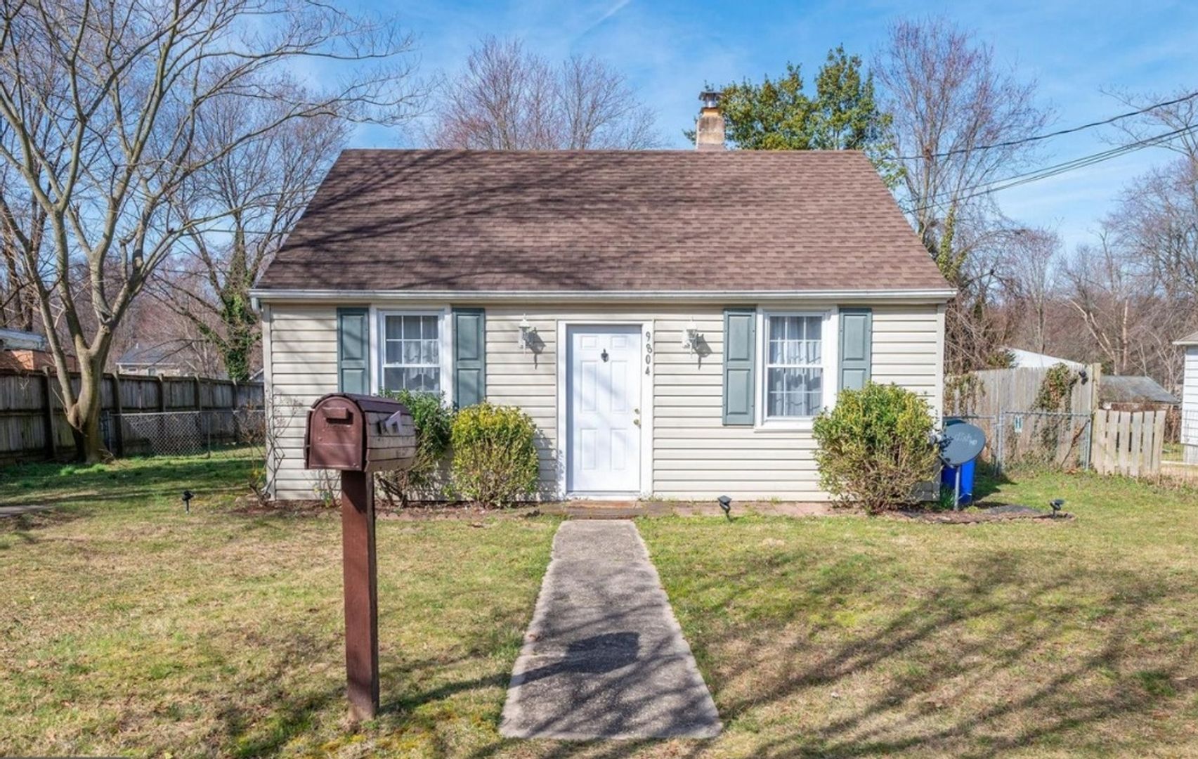 College Park House: 9804 47th Ave