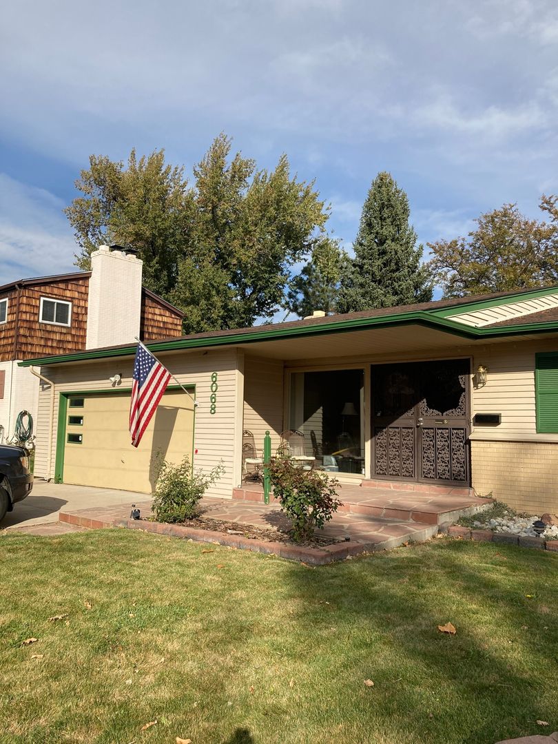 Arvada House: 6068 Vivian Ct