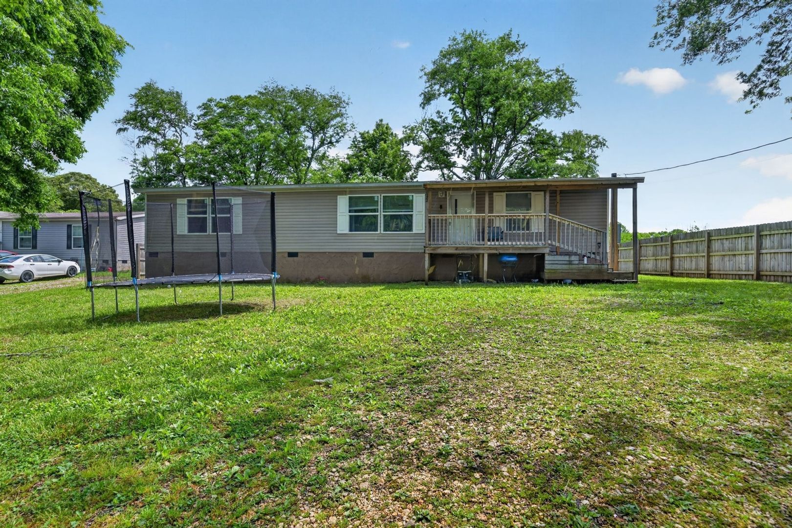 Sweetwater House: 122 Gibson St