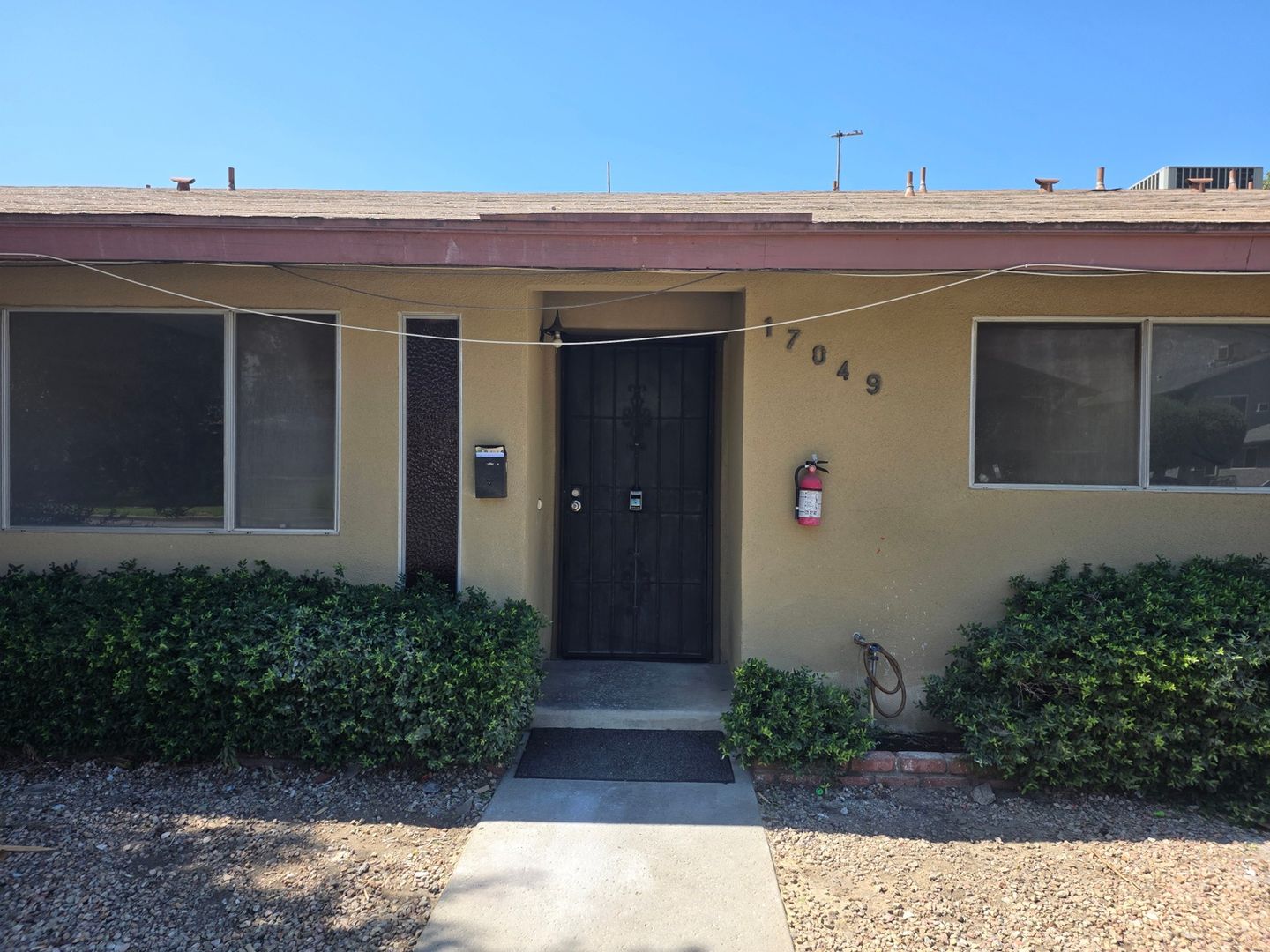 Fontana Townhome: 17049 Ivy Ave