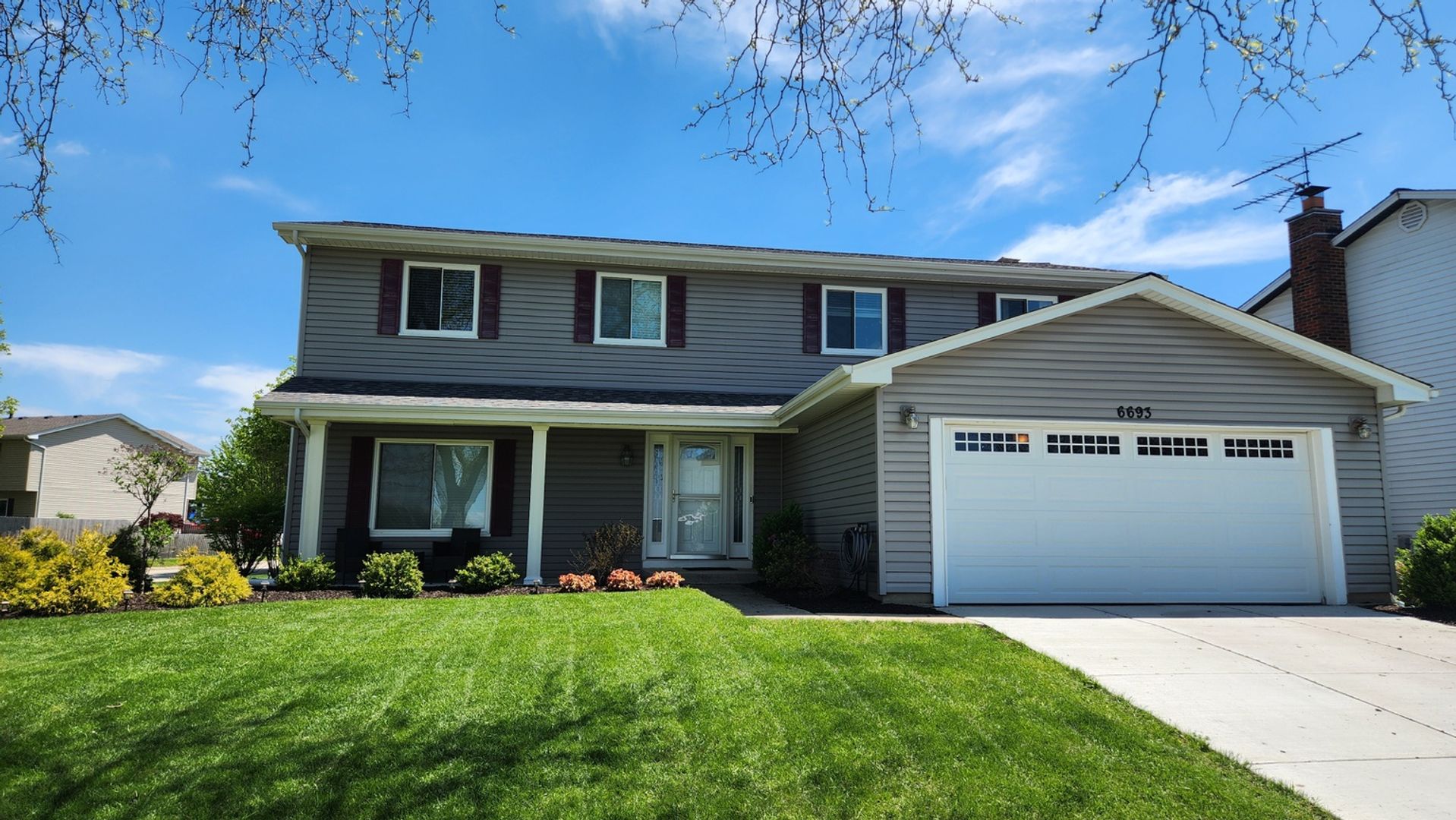 Woodridge House: 6693 Foxtree Ave