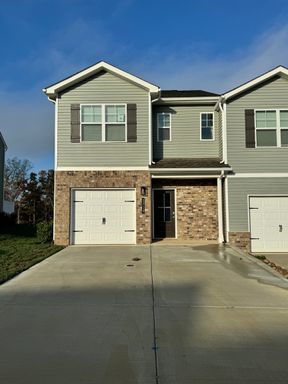 3 Bedroom 2.5 Bath Townhome in Kodak Exit 407