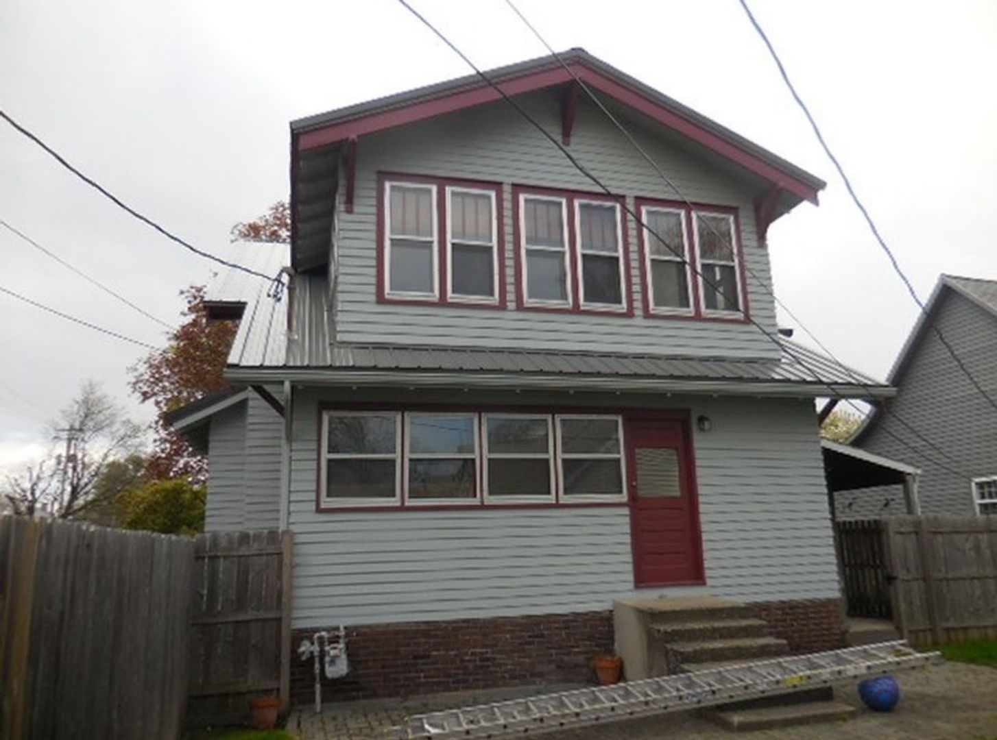 Rochester House: 120 W 10th St