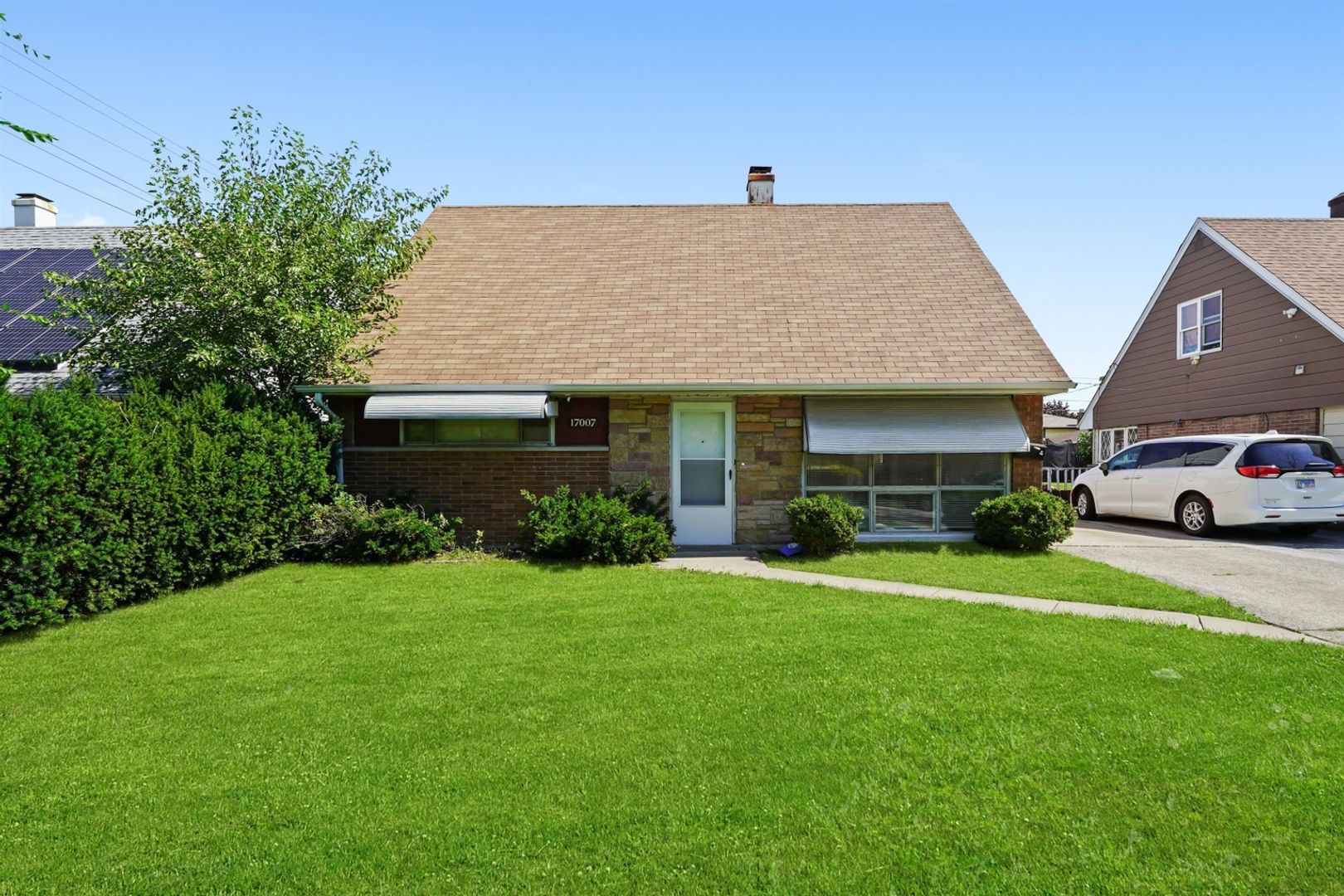 Lansing House: 17007 Oakwood Ave