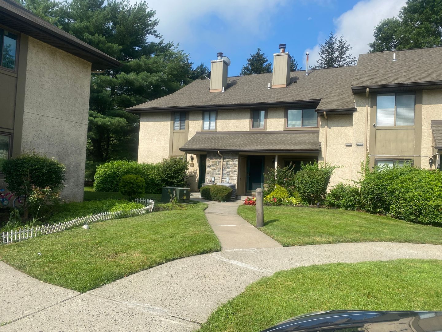 Plainsboro Townhome: 138 Hampshire Dr