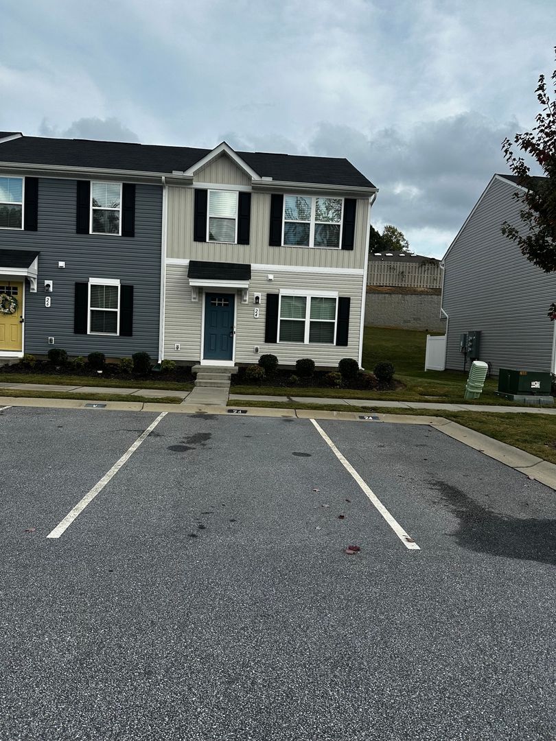 Greer House: 24 Tidworth Dr