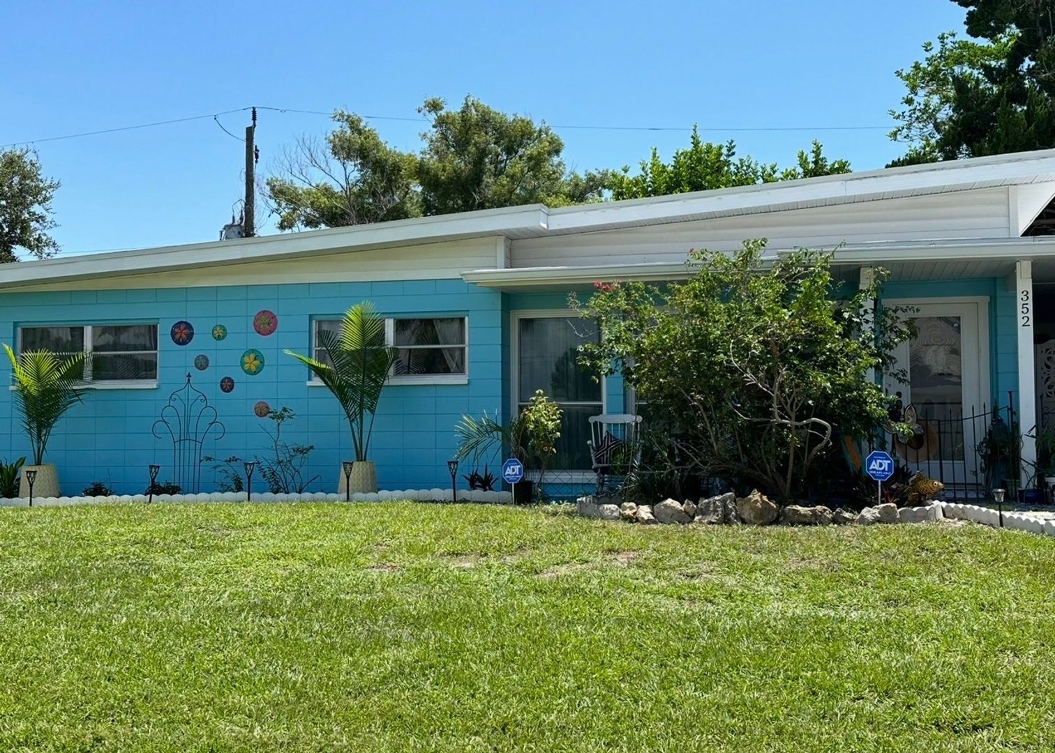 Venice House: 352 Tihami Rd