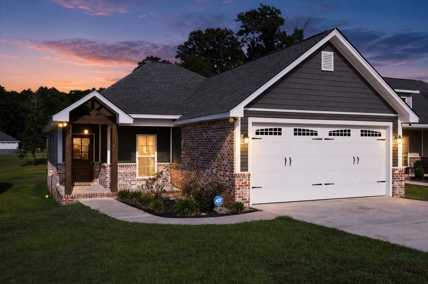 Hattiesburg House: 13 S Barnes Field Dr