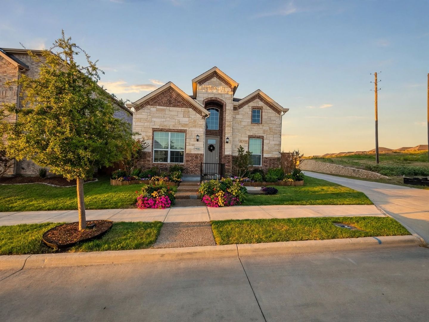 Mesquite House: 3512 Falcon Field