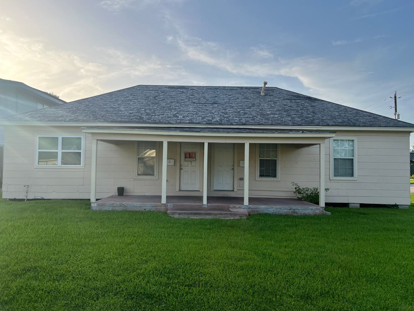 La Porte Townhome: 317 East B St