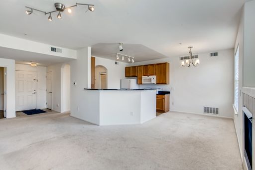 Charming 2BR Condo in Erie