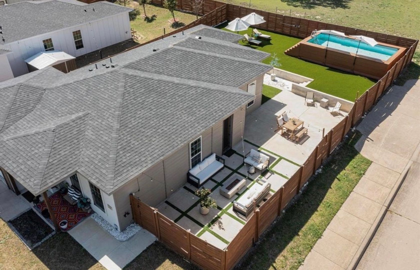 Dallas House: 3889 Sam Cir