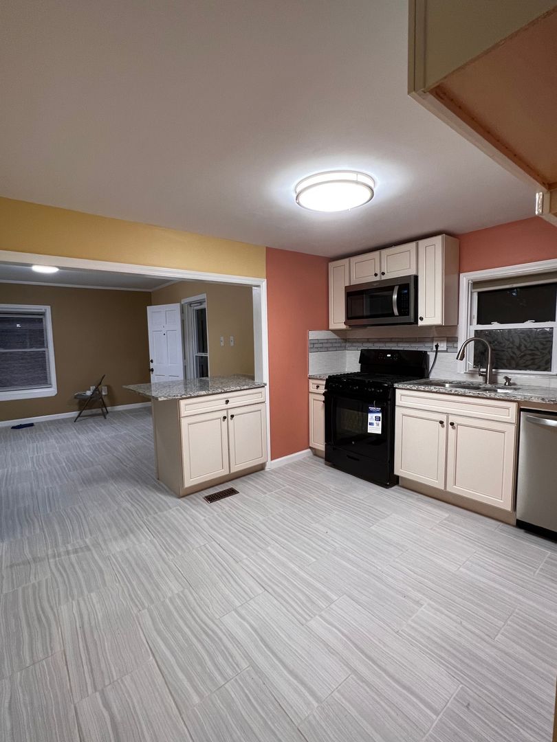 Morrisville House: 117 Barbee Rd