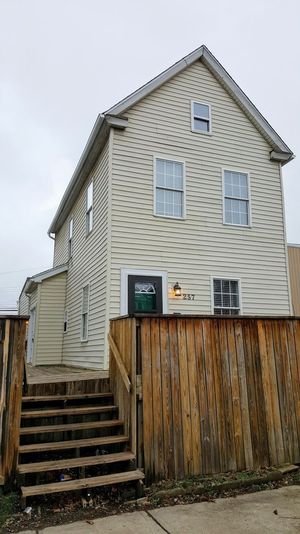 Columbus House: 257 S Skidmore St