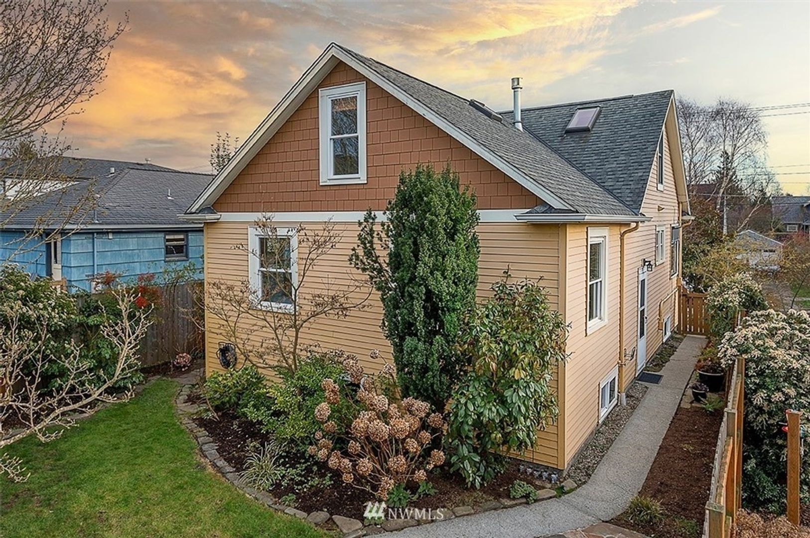 Seattle House: 626 Nw 82nd St