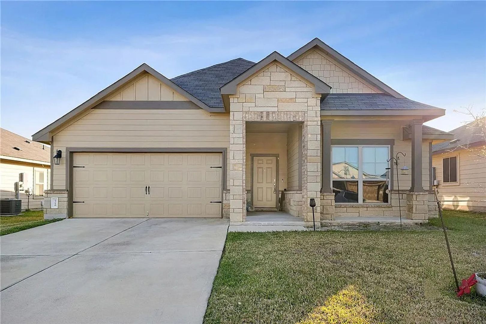 Bryan House: 5219 Montague Loop