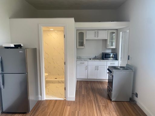 Recently Renovated Studio for One in Lantana – photo 1