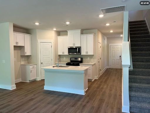 3BR Town House in Greer – photo 1