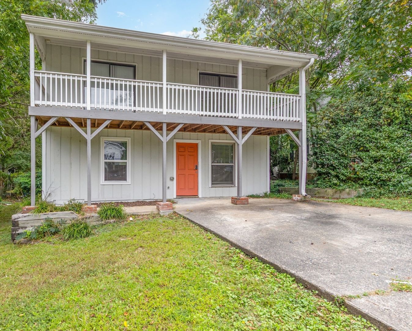 Durham House: 205 Spring St