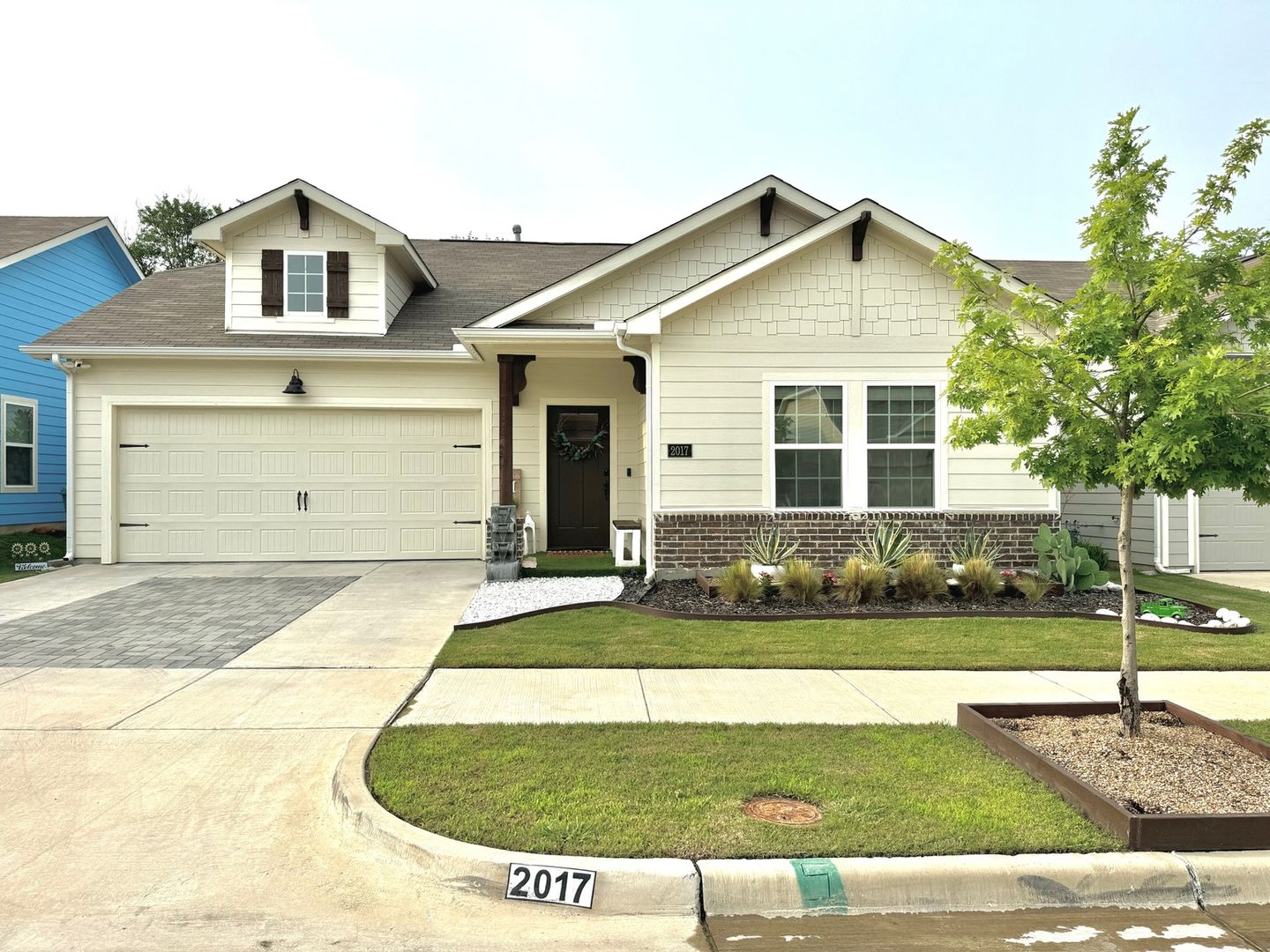 Denton House: 2017 Chandler Dr
