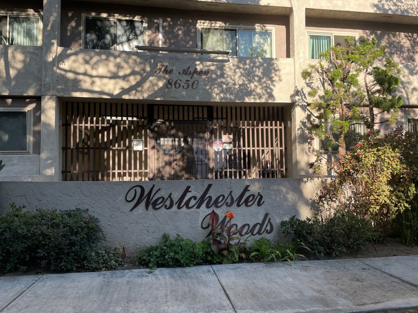 Los Angeles Condo: 8650 Belford Ave